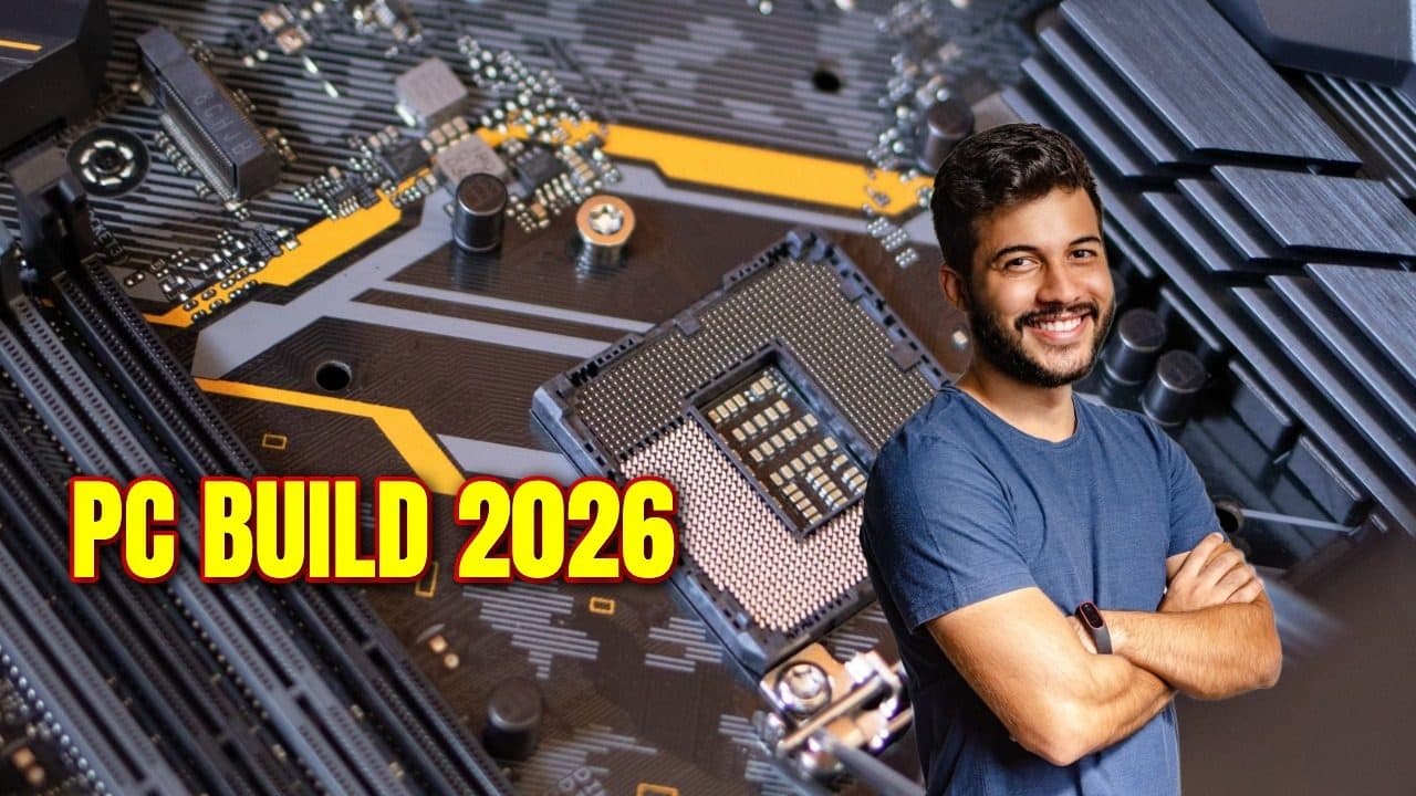 Miniatura: un hombre de brazos cruzados recortado sobre un primer plano de una placa base, con el titular PC BUILD 2026 en letras amarillas de bloque.